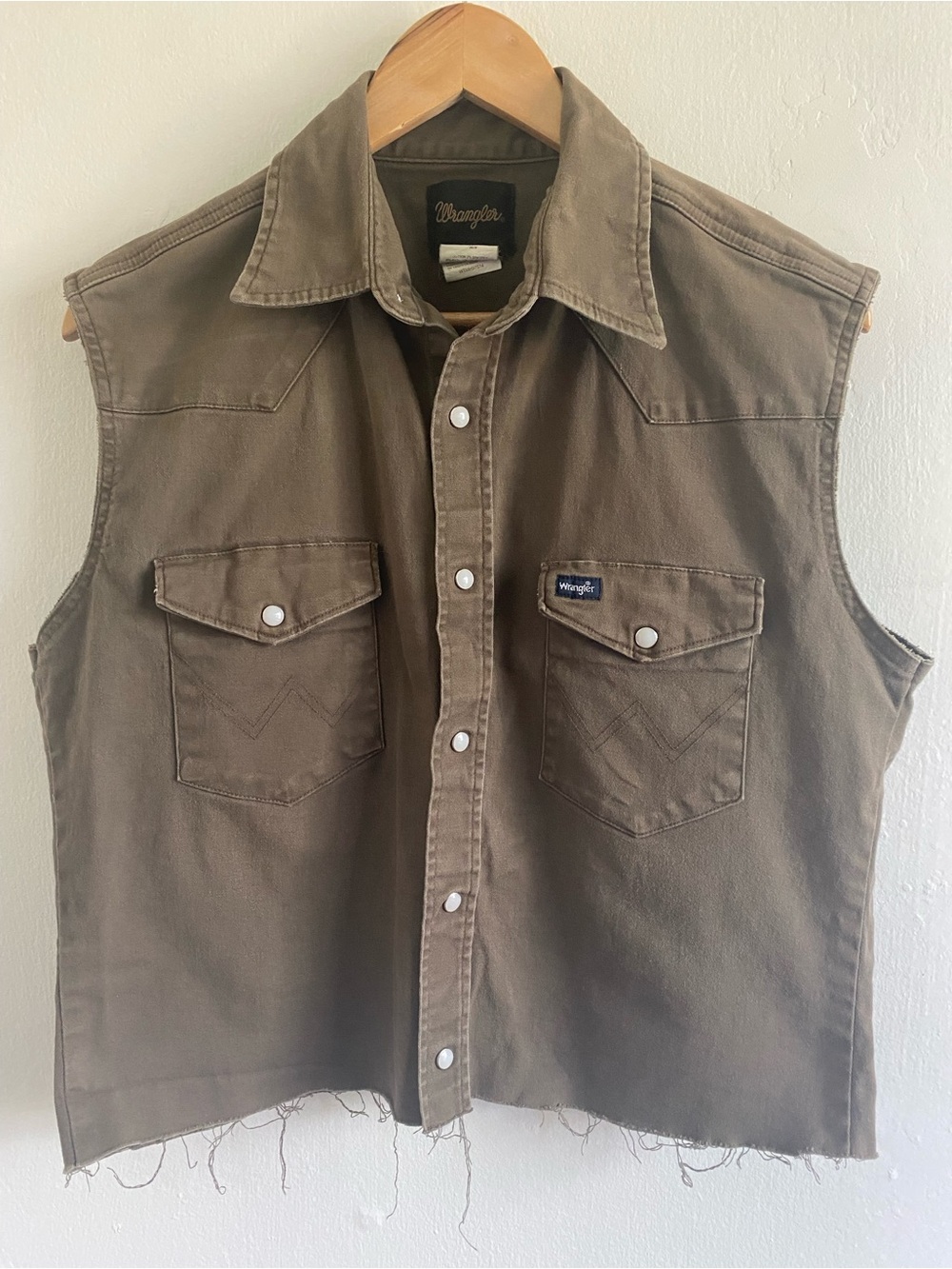 Wrangler Pearl snap Vest Size M raw hem Western Rodeo Country